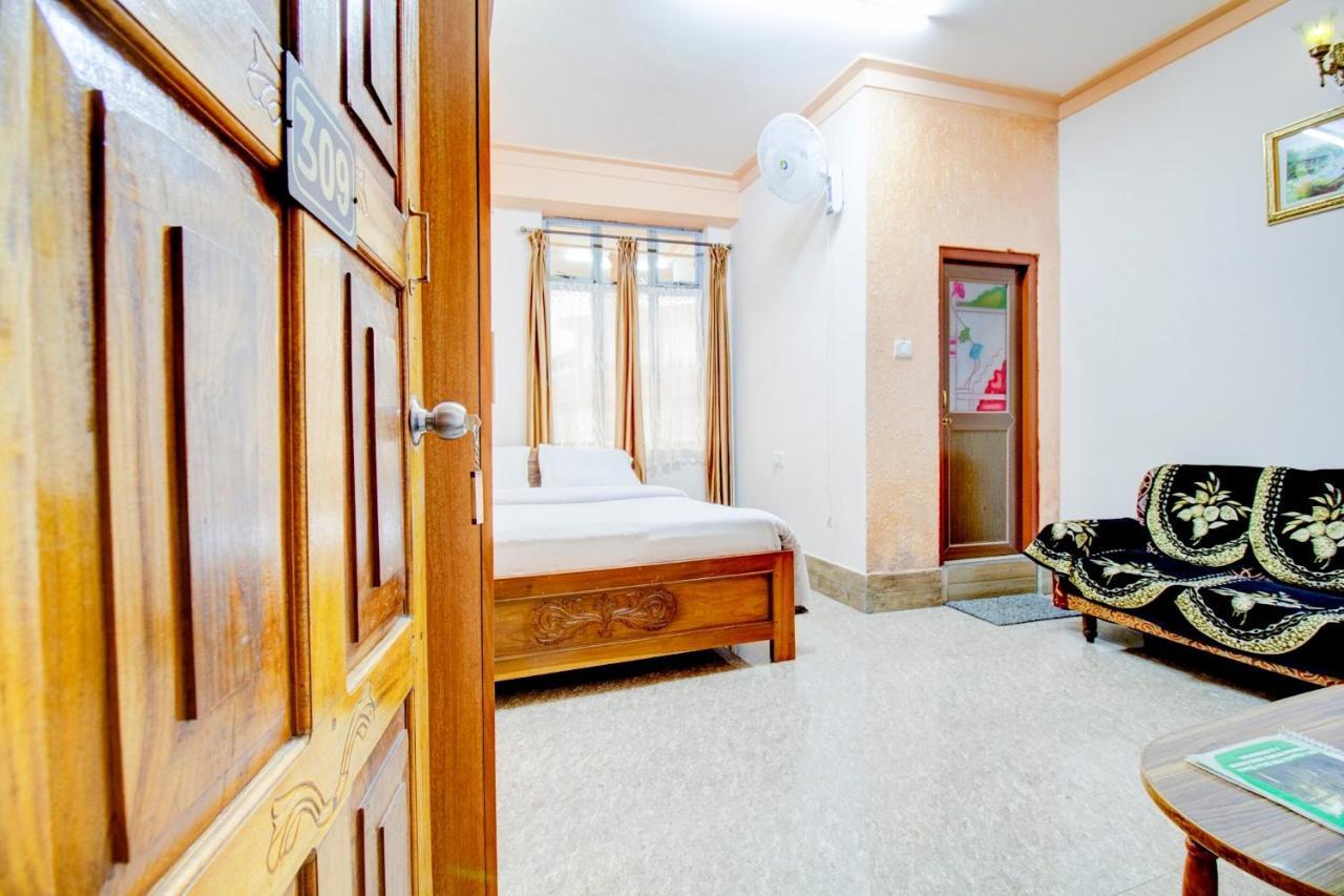 Capital O 79144 Coniferous Resort Cserrapundzsi Kültér fotó