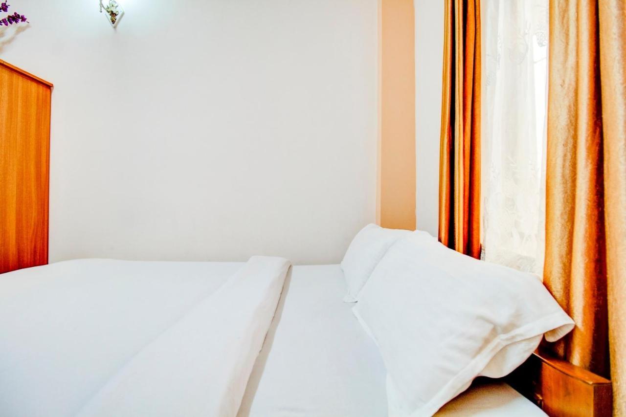 Capital O 79144 Coniferous Resort Cserrapundzsi Kültér fotó